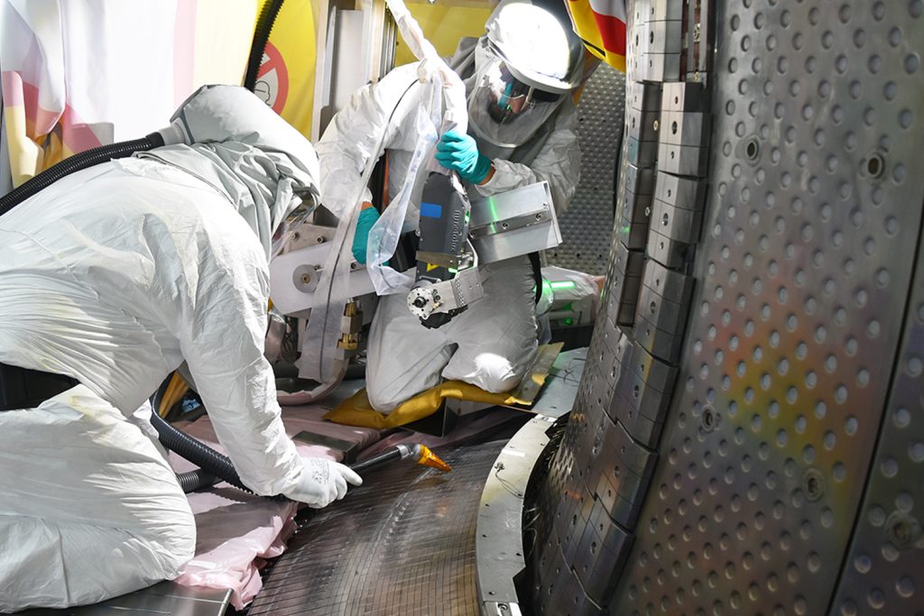 Une technologie laser pour le nettoyage des composants face au plasma